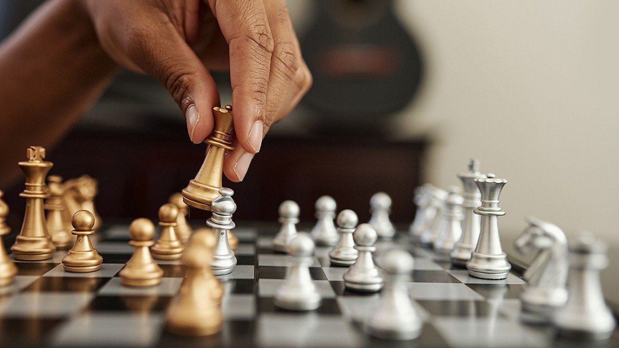 play chess with real people online